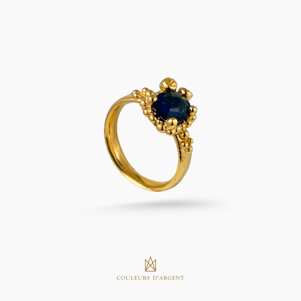 
Anel de Prata 925.pratadelei. fundo branco, com pedras naturais, couleurs d'argent_fotografado em fundo branco_saphira_zircónia_quartz_prata plaqueada_banhado a ouro_ouro 18k_europa_portugal_dourado_prata dourada_prata de lei_prasiolite_joia_jewelry_jewellry_pearl_gold_silver_luxury_design
