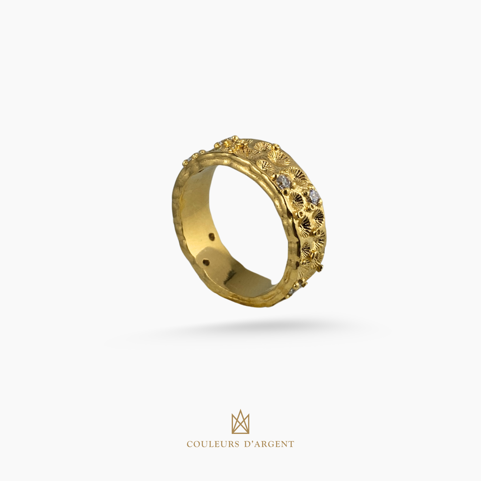 anel dourado de prata 925 com pedra natural, plaqueado e banhado a ouro 18k e fotografado em fundo branco – Couleurs d’Argent
