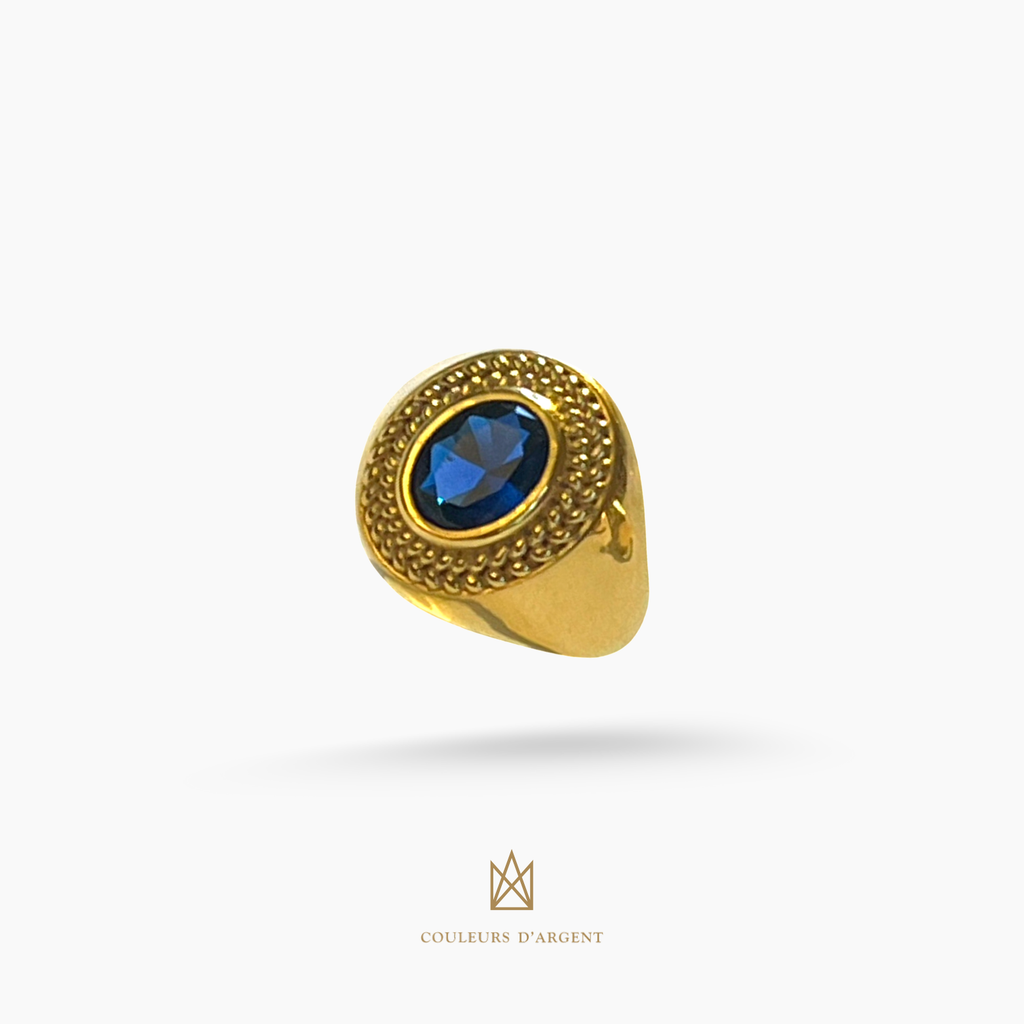 anel dourado de prata 925 com pedra natural ou sintética, plaqueado e banhado a ouro 18k e fotografado em fundo branco – Couleurs d’Argent