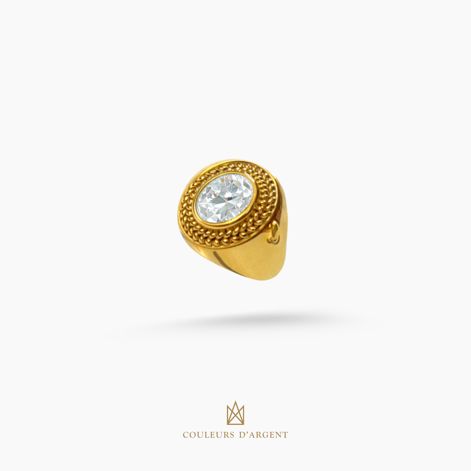 anel dourado de prata 925 com pedra natural ou sintética, plaqueado e banhado a ouro 18k e fotografado em fundo branco – Couleurs d’Argent