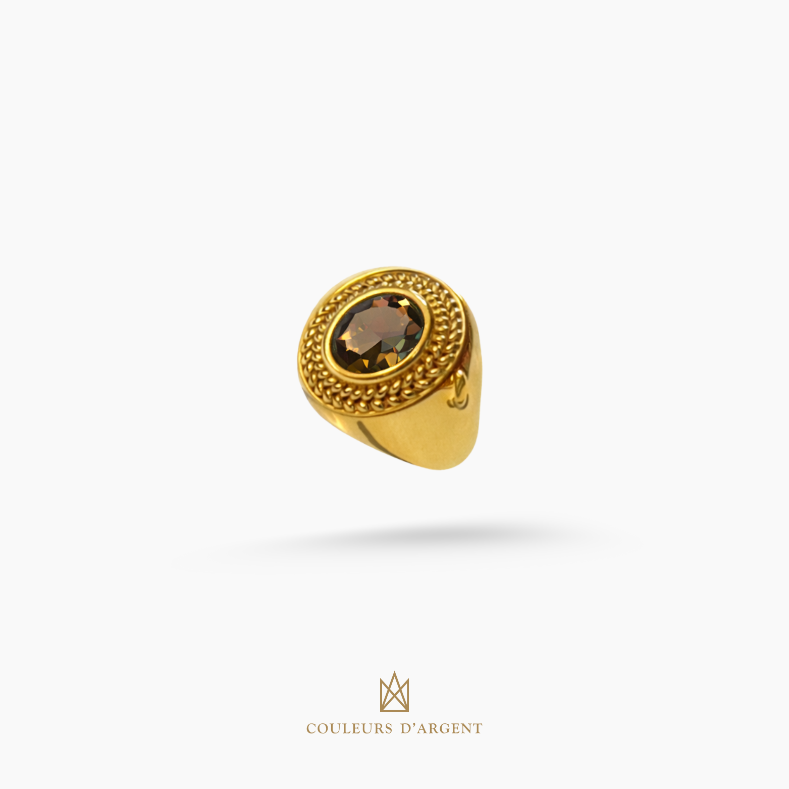 anel dourado de prata 925 com pedra natural ou sintética, plaqueado e banhado a ouro 18k e fotografado em fundo branco – Couleurs d’Argent