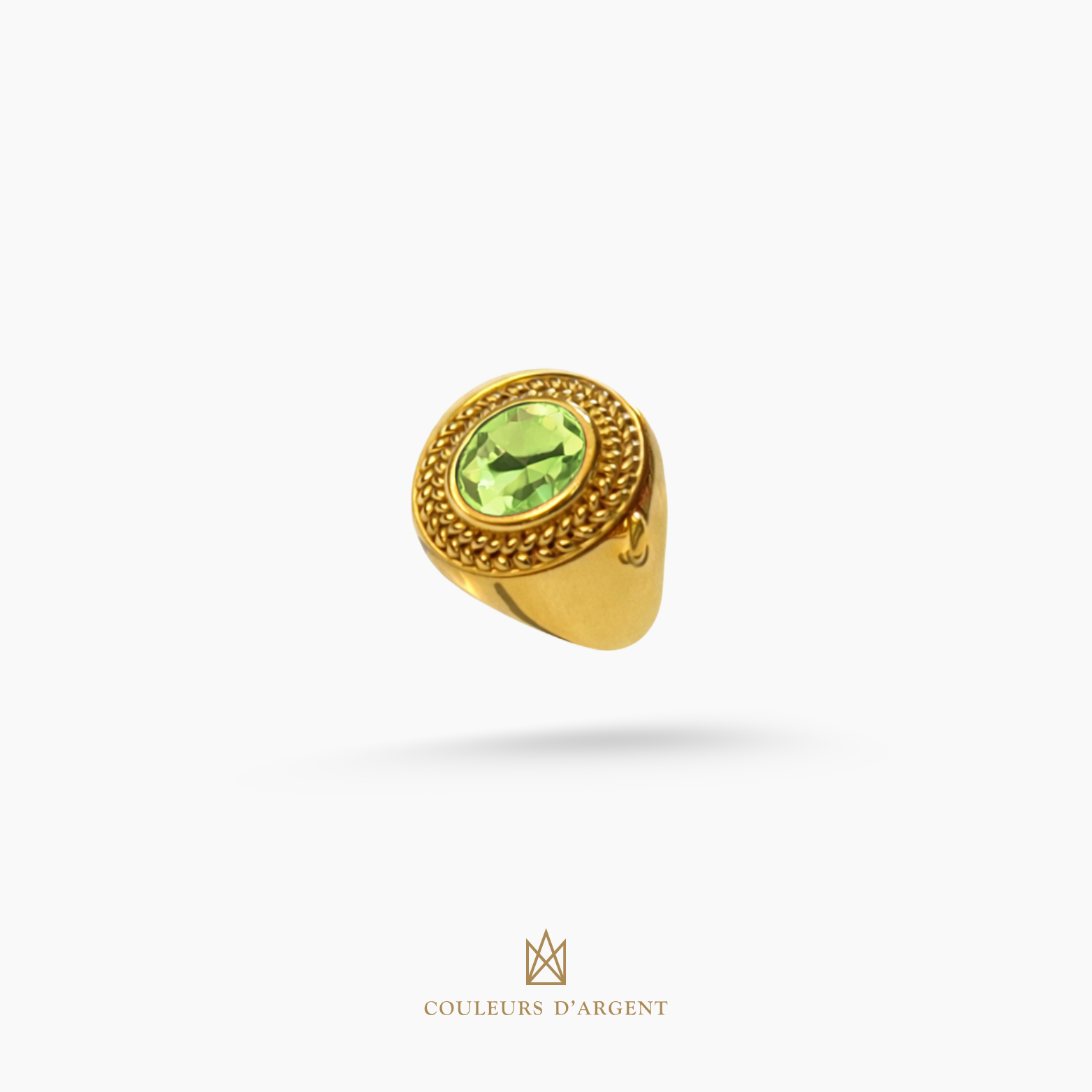 anel dourado de prata 925 com pedra natural ou sintética, plaqueado e banhado a ouro 18k e fotografado em fundo branco – Couleurs d’Argent
