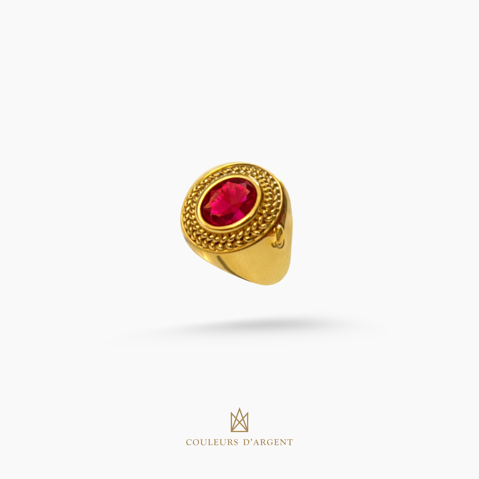 anel dourado de prata 925 com pedra natural ou sintética, plaqueado e banhado a ouro 18k e fotografado em fundo branco – Couleurs d’Argent