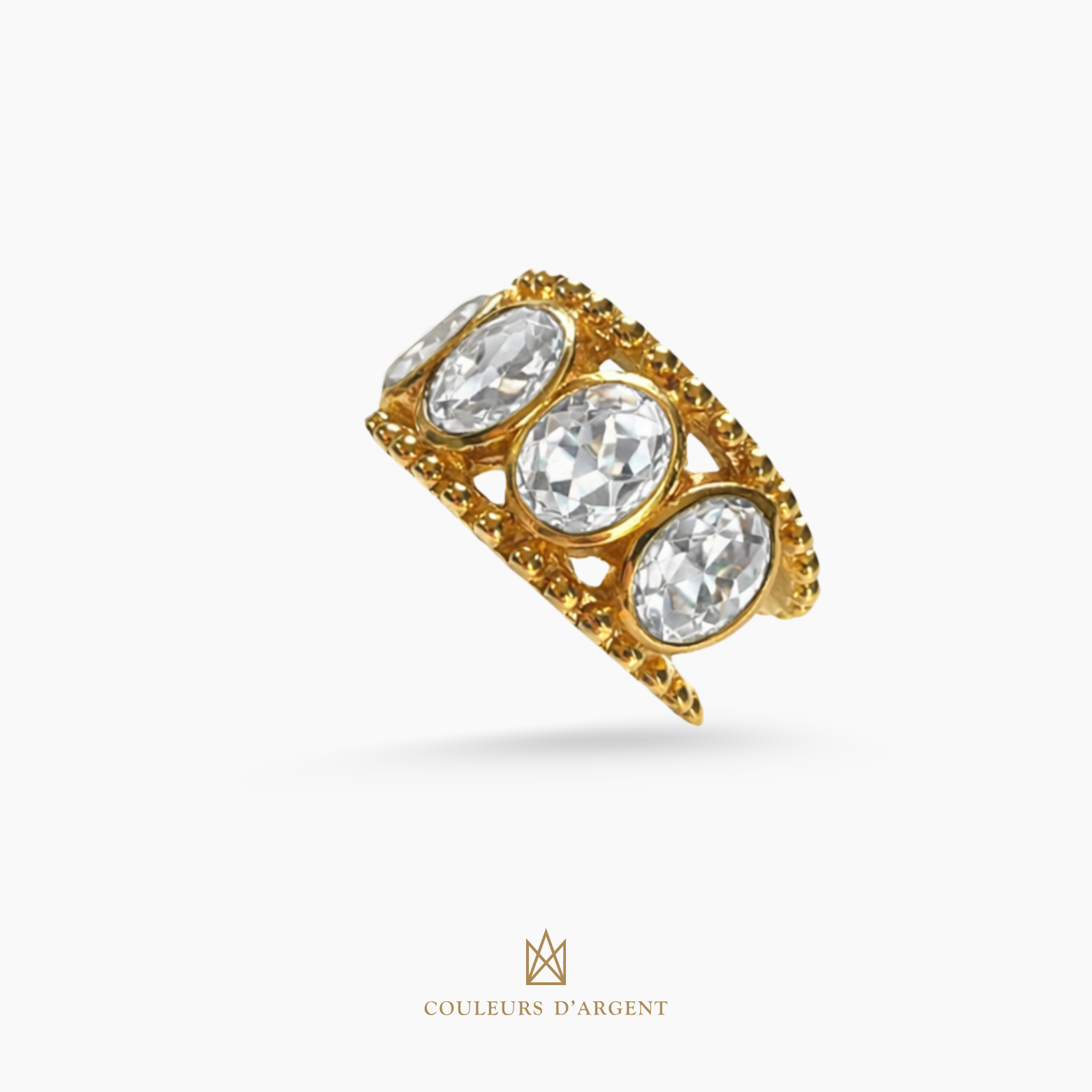anel dourado de prata 925 com pedra natural ou sintética, plaqueado e banhado a ouro 18k e fotografado em fundo branco – Couleurs d’Argent