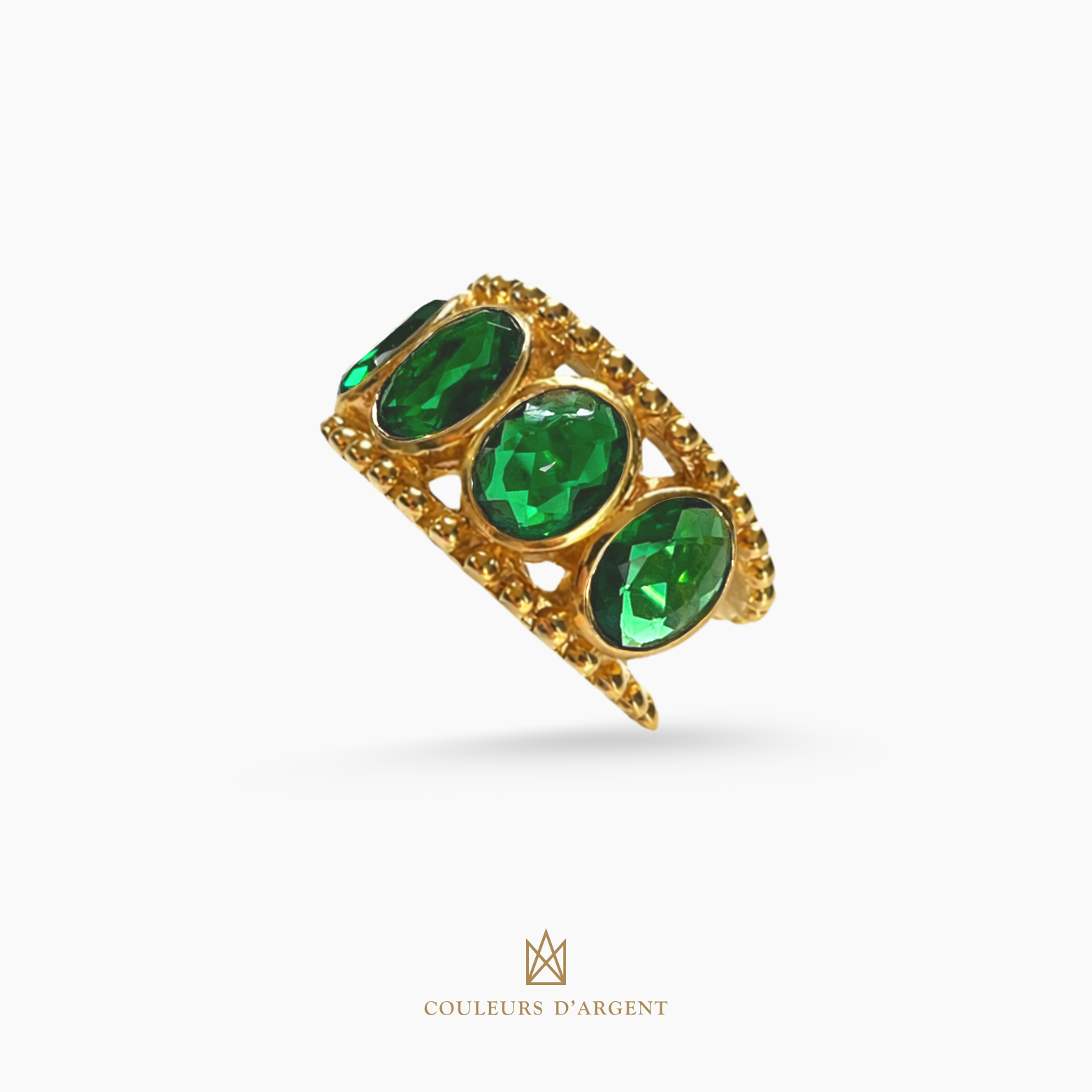 anel dourado de prata 925 com pedra natural ou sintética, plaqueado e banhado a ouro 18k e fotografado em fundo branco – Couleurs d’Argent