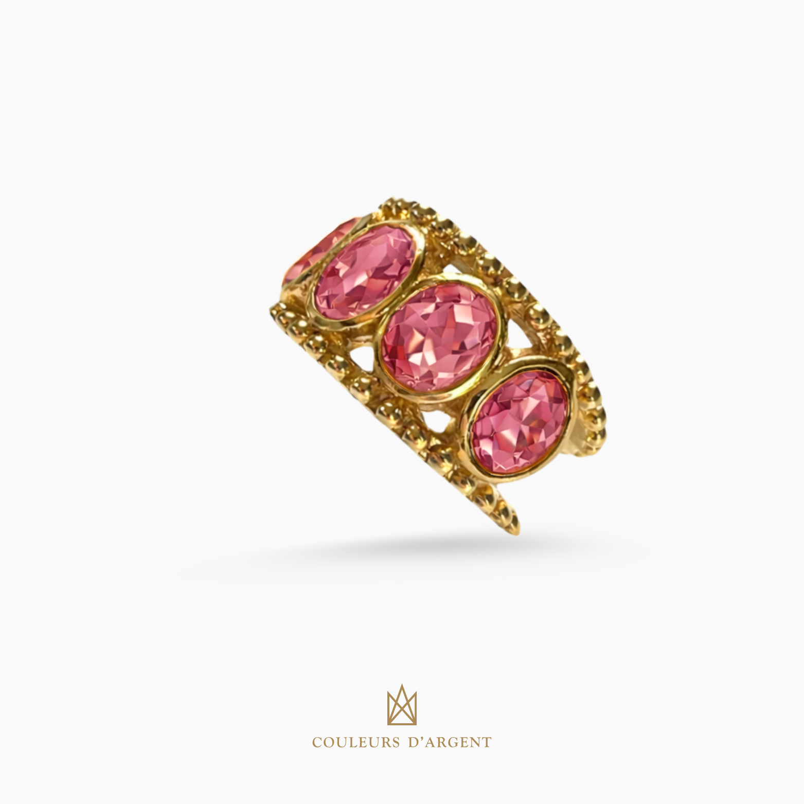 anel dourado de prata 925 com pedra natural ou sintética, plaqueado e banhado a ouro 18k e fotografado em fundo branco – Couleurs d’Argent