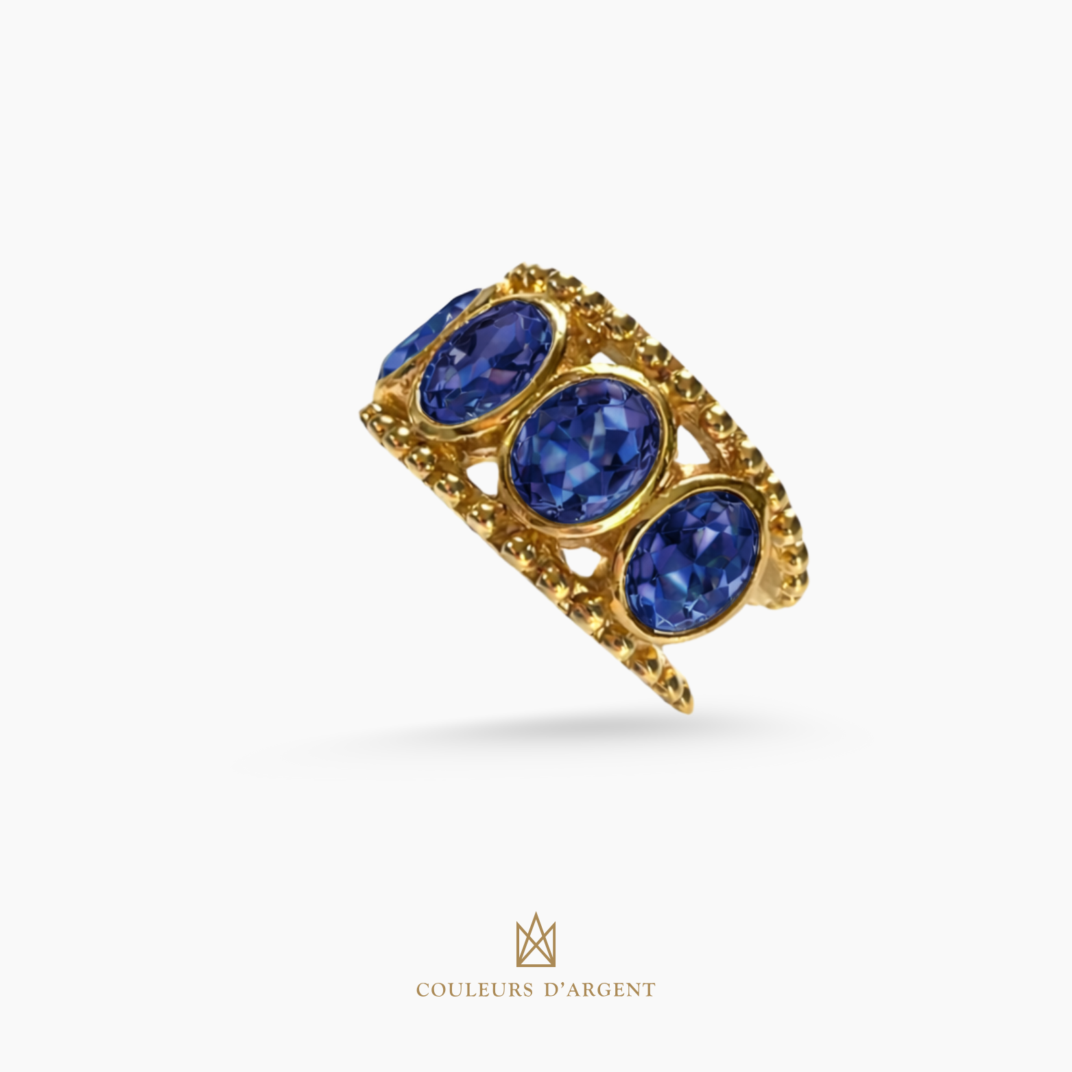 anel dourado de prata 925 com pedra natural ou sintética, plaqueado e banhado a ouro 18k e fotografado em fundo branco – Couleurs d’Argent