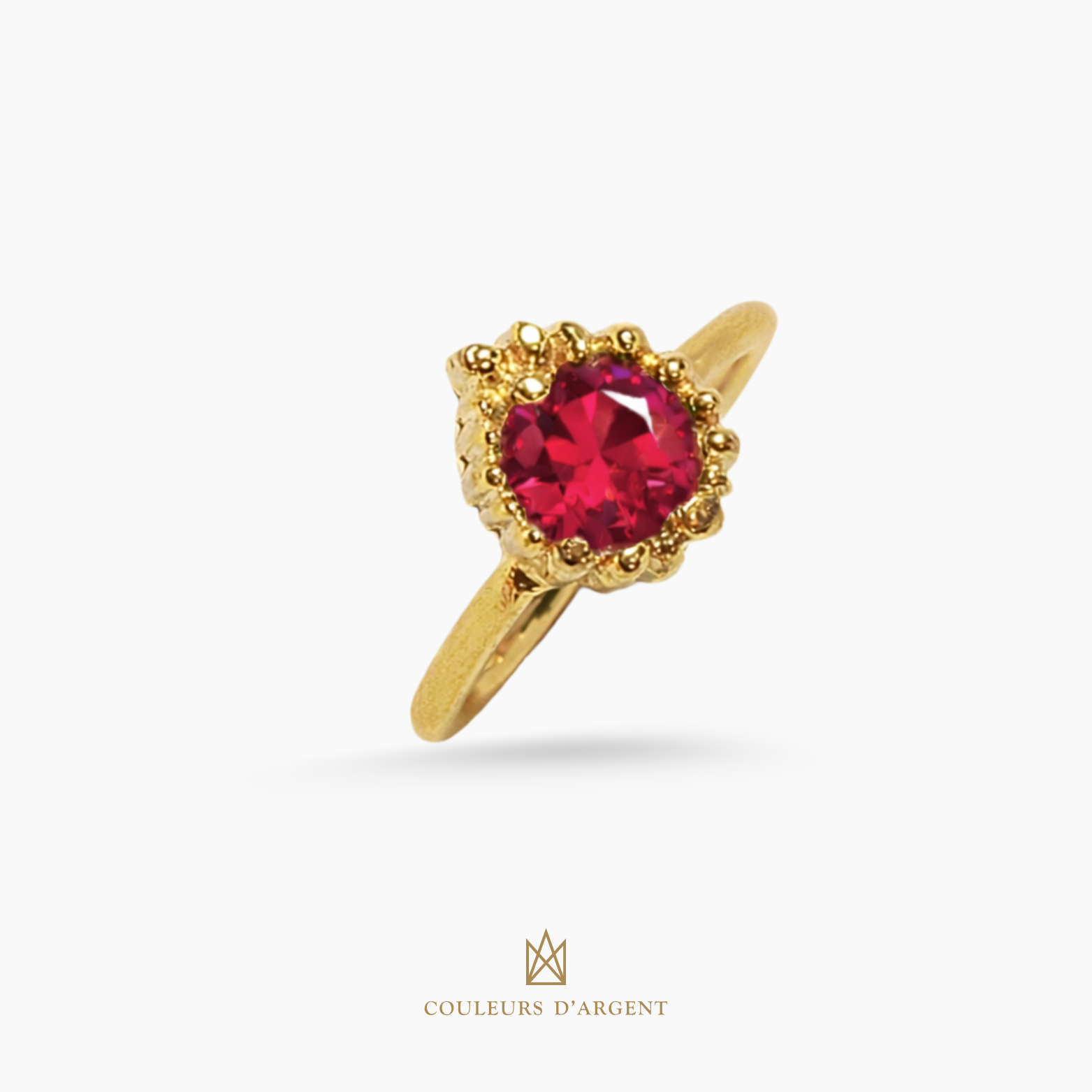 anel dourado de prata 925 com pedra natural ou sintética, plaqueado e banhado a ouro 18k e fotografado em fundo branco – Couleurs d’Argent