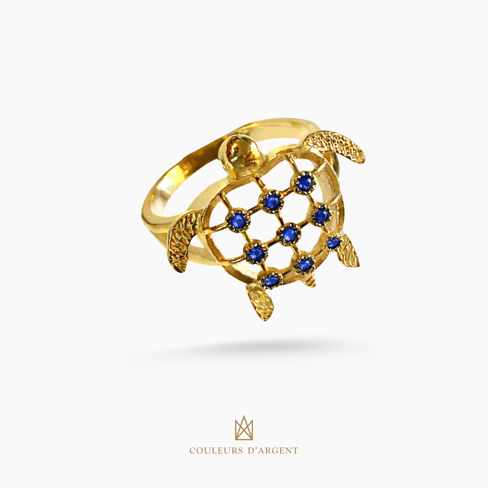 anel dourado de prata 925 com pedra natural ou sintética, plaqueado e banhado a ouro 18k e fotografado em fundo branco – Couleurs d’Argent