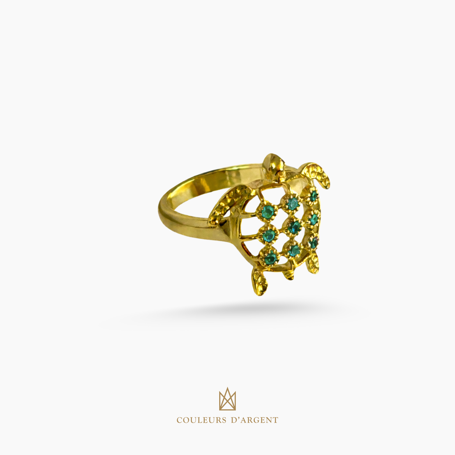 anel dourado de prata 925 com pedra natural ou sintética, plaqueado e banhado a ouro 18k e fotografado em fundo branco – Couleurs d’Argent