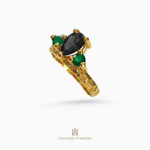 anel dourado de prata 925 com pedra natural ou sintética, plaqueado e banhado a ouro 18k e fotografado em fundo branco – Couleurs d’Argent
