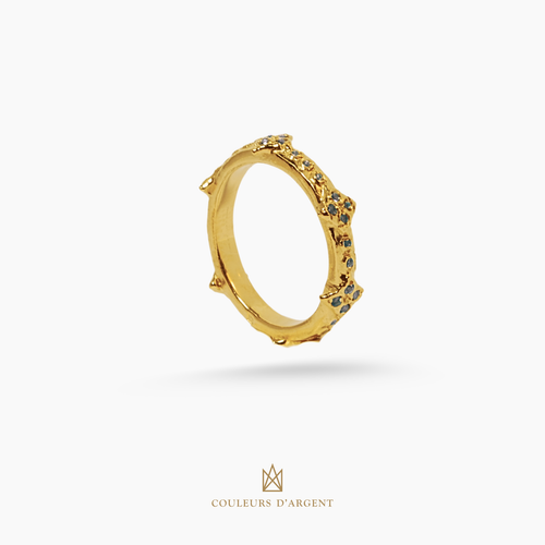 anel dourado de prata 925 com pedra natural ou sintética, plaqueado e banhado a ouro 18k e fotografado em fundo branco – Couleurs d’Argent
