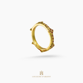 anel dourado de prata 925 com pedra natural ou sintética, plaqueado e banhado a ouro 18k e fotografado em fundo branco – Couleurs d’Argent

