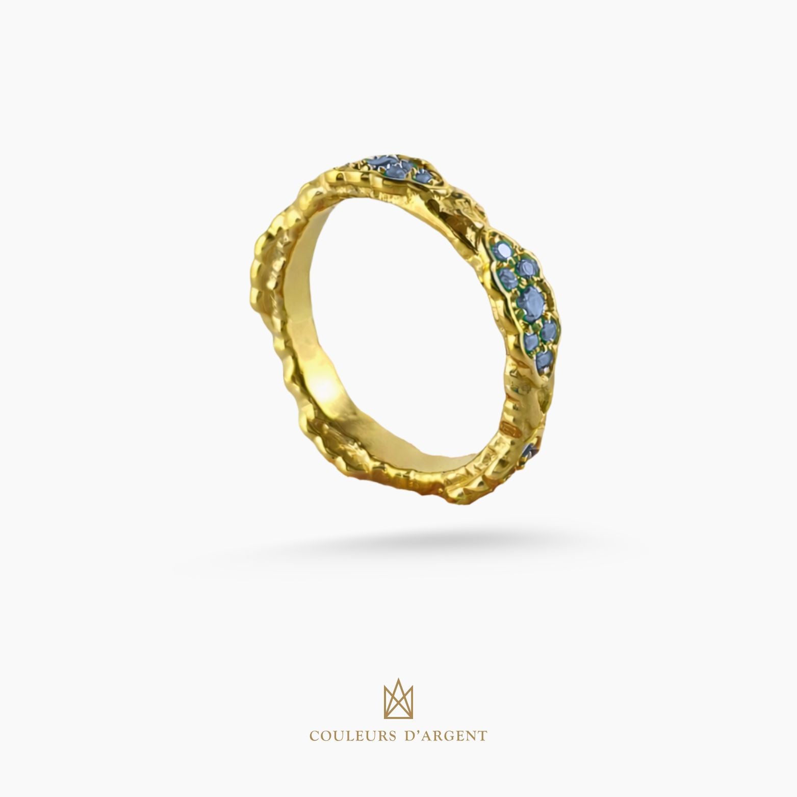 anel dourado de prata 925 com pedra natural ou sintética, plaqueado e banhado a ouro 18k e fotografado em fundo branco – Couleurs d’Argent