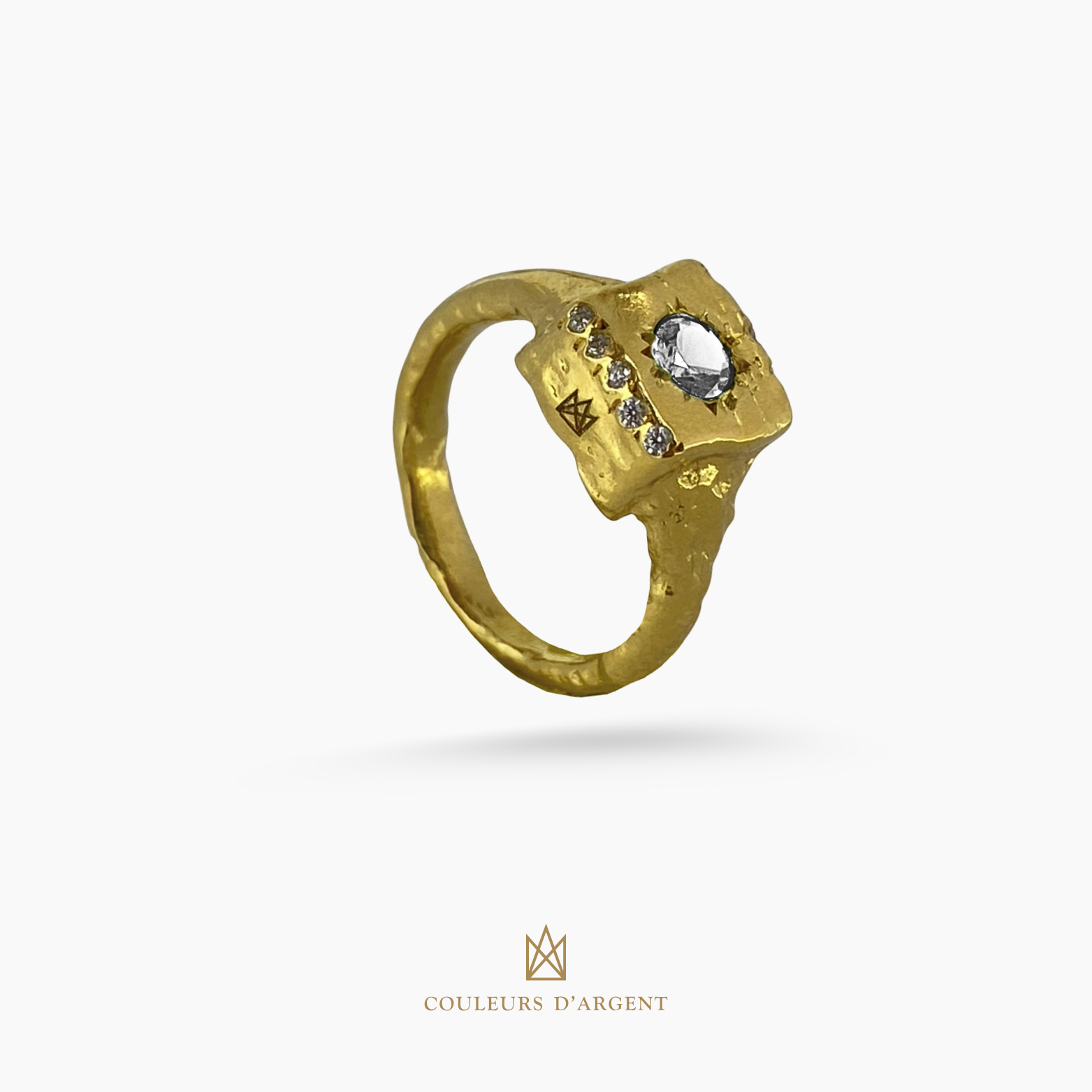 Anel de Prata 925.pratadelei. fundo branco, com pedras naturais, couleurs d'argent_fotografado em fundo branco_saphira_zircónia_quartz_prata plaqueada_banhado a ouro_ouro 18k_europa_portugal_dourado_prata dourada_prata de lei_prasiolite_joia_jewelry_jewellry_pearl_gold_silver_luxury_design_perolas_perola
