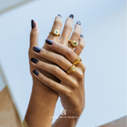 Anel de Prata 925.pratadelei. fundo branco, com pedras naturais, couleurs d'argent_modelo com anel de zirconia_branco_saphira_zircónia_quartz_prata plaqueada_banhado a ouro_ouro 18k_europa_portugal_dourado_prata dourada_prata de lei_prasiolite_joia_jewelry_jewellry_pearl_gold_silver_luxury_design_perolas_perola
