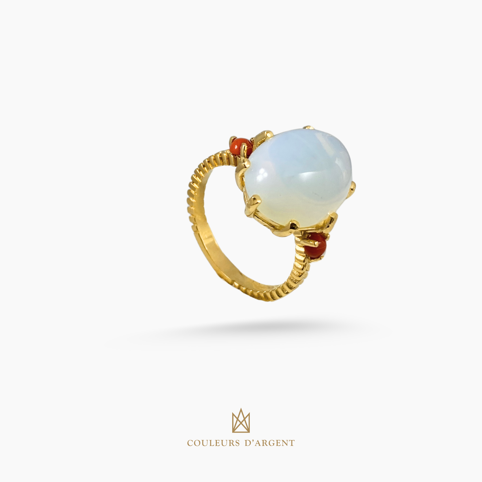 Anel de Prata 925.pratadelei. fundo branco, com pedras naturais, couleurs d'argent_fotografado em fundo branco_saphira_zircónia_quartz_prata plaqueada_banhado a ouro_ouro 18k_europa_portugal_dourado_prata dourada_prata de lei_prasiolite_joia_jewelry_jewellry_pearl_gold_silver_luxury_design_perolas_perola