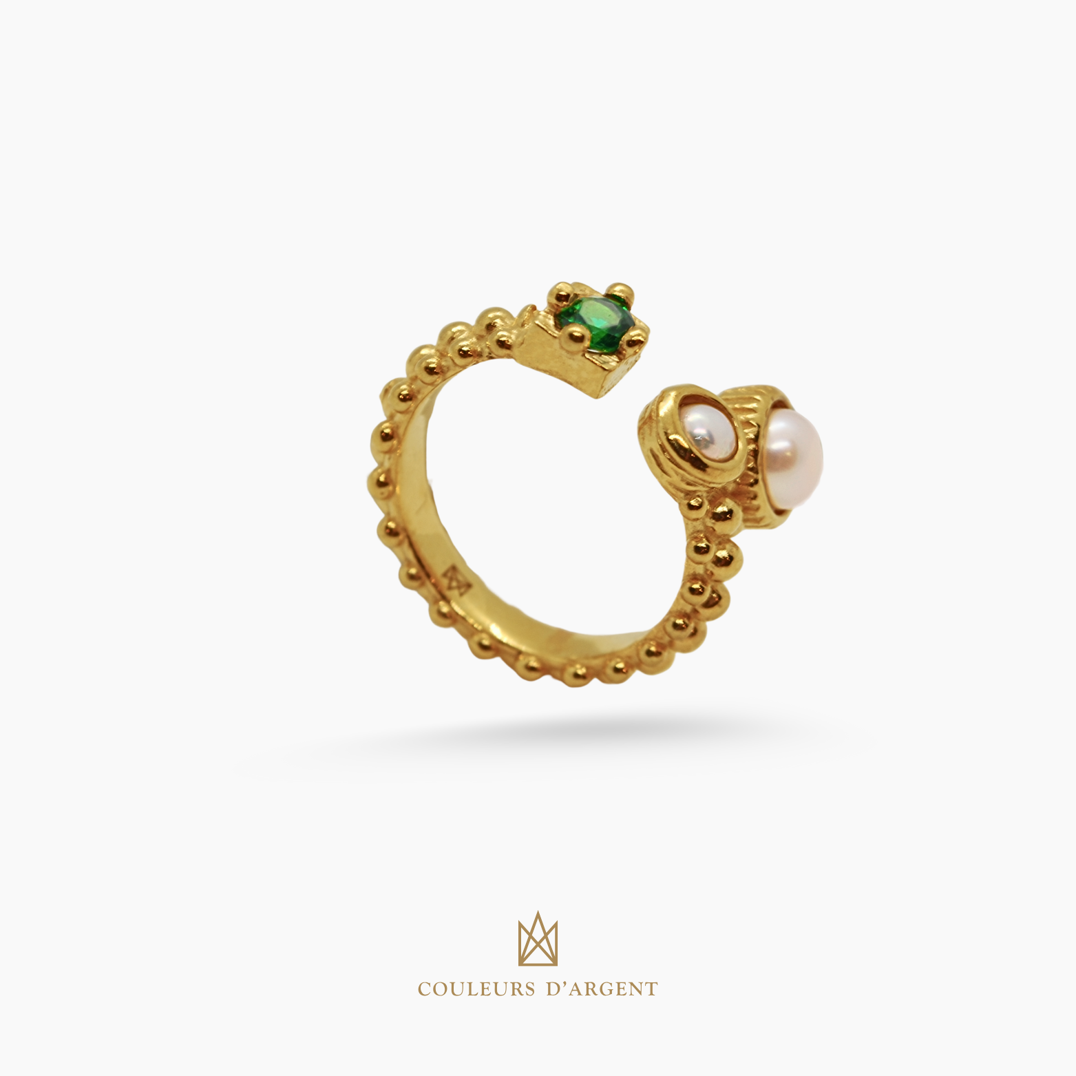 anel dourado de prata 925 com pedra natural ou sintética, plaqueado e banhado a ouro 18k e fotografado em fundo branco – Couleurs d’Argent
