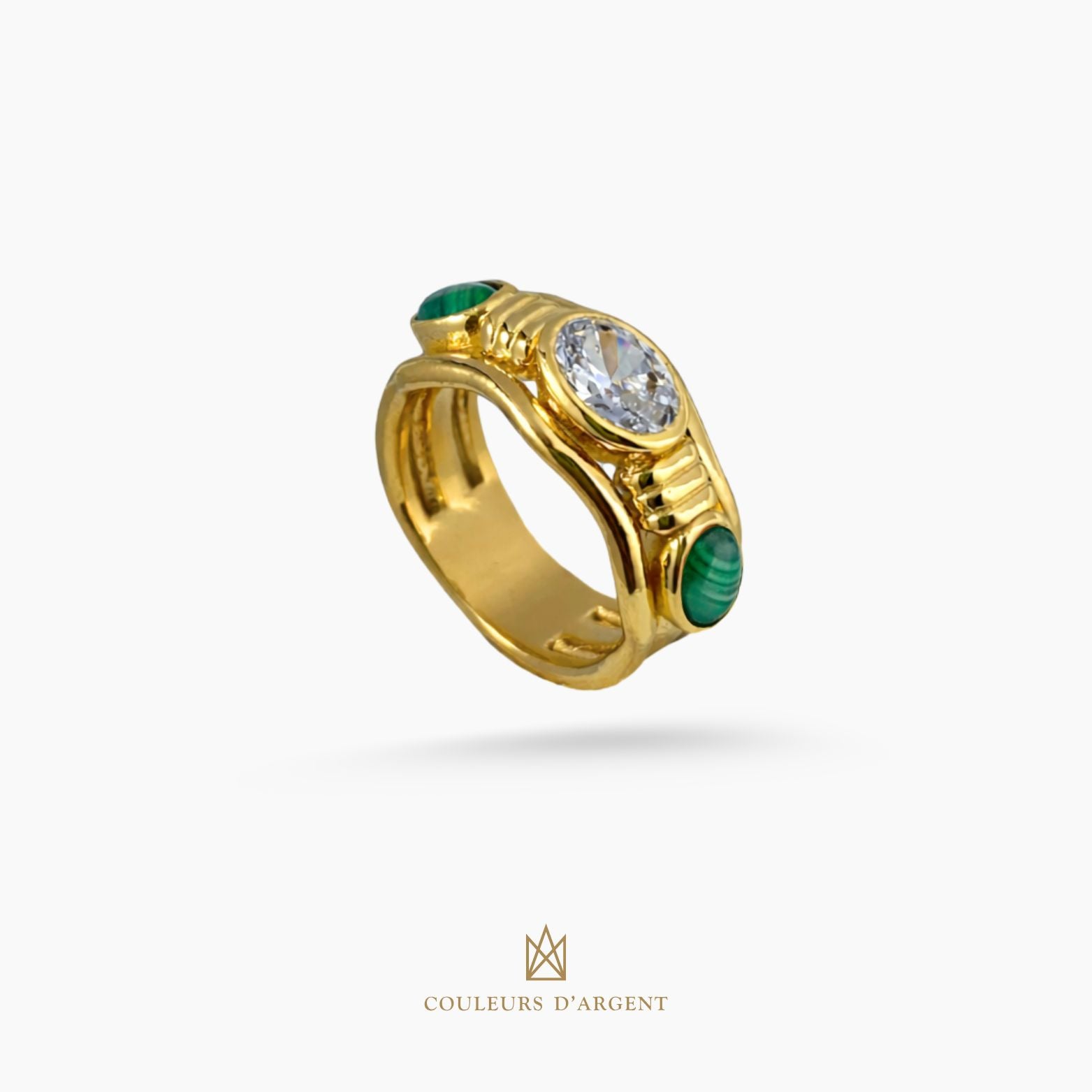 anel dourado de prata 925 com pedra natural ou sintética, plaqueado e banhado a ouro 18k e fotografado em fundo branco – Couleurs d’Argent