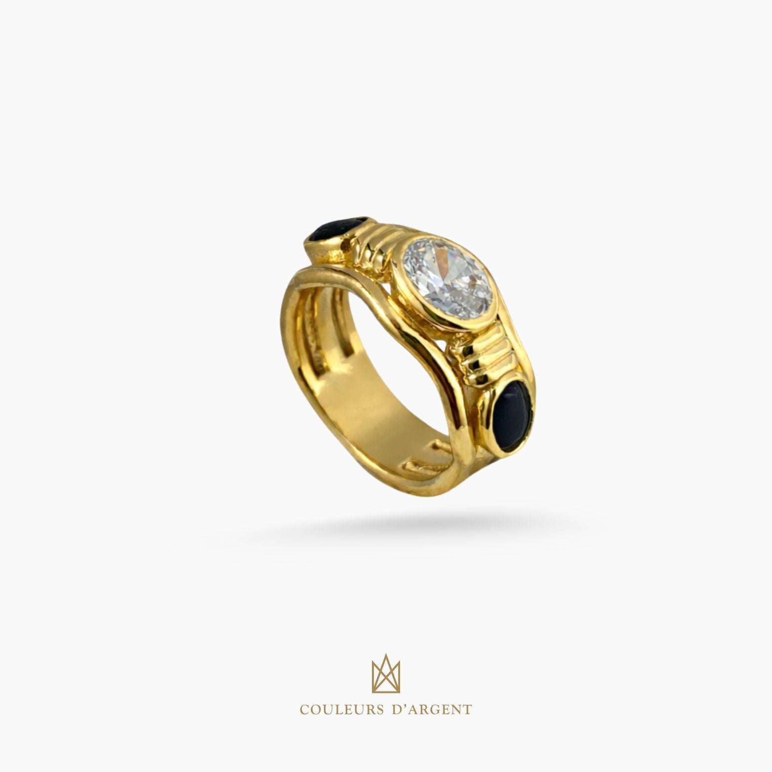 anel dourado de prata 925 com pedra natural ou sintética, plaqueado e banhado a ouro 18k e fotografado em fundo branco – Couleurs d’Argent