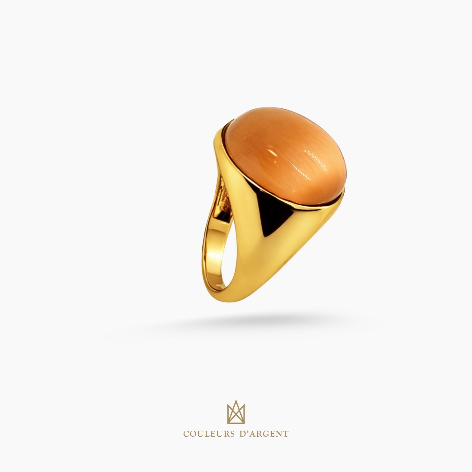 anel dourado de prata 925 com pedra natural ou sintética, plaqueado e banhado a ouro 18k e fotografado em fundo branco – Couleurs d’Argent