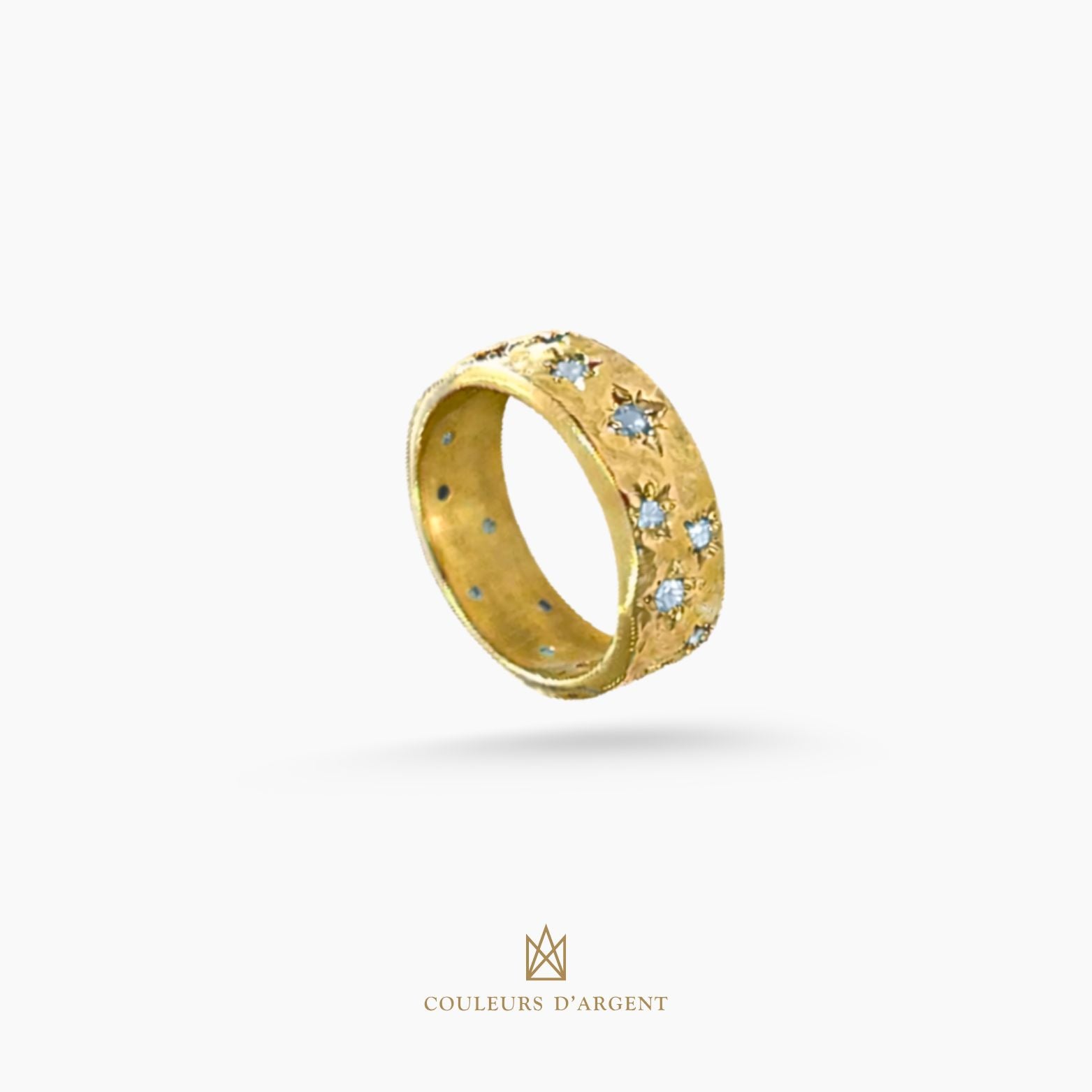 anel dourado de prata 925 com pedra natural ou sintética, plaqueado e banhado a ouro 18k e fotografado em fundo branco – Couleurs d’Argent

