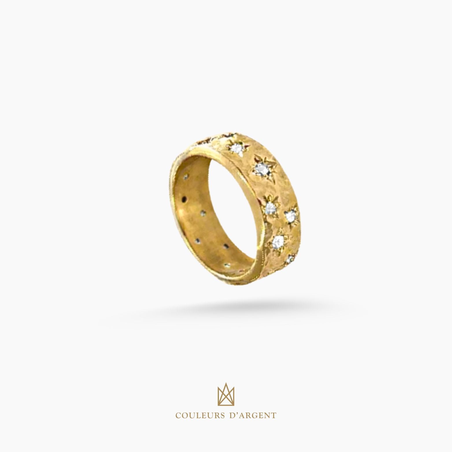 anel dourado de prata 925 com pedra natural ou sintética, plaqueado e banhado a ouro 18k e fotografado em fundo branco – Couleurs d’Argent
