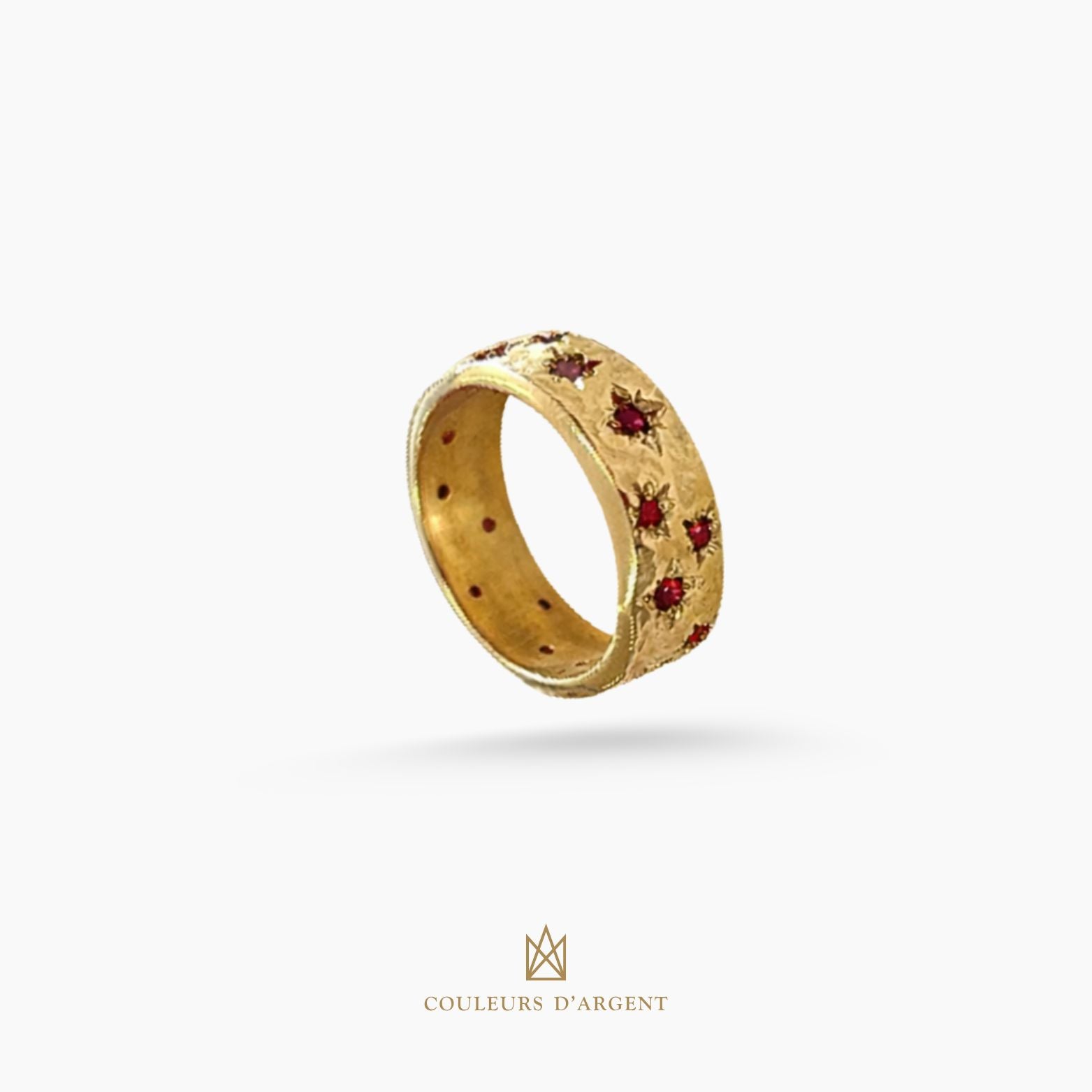 anel dourado de prata 925 com pedra natural ou sintética, plaqueado e banhado a ouro 18k e fotografado em fundo branco – Couleurs d’Argent
